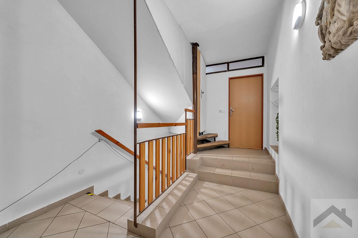 Prodej rodinného domu 295 m², pozemek 283 m² – fotografie 3