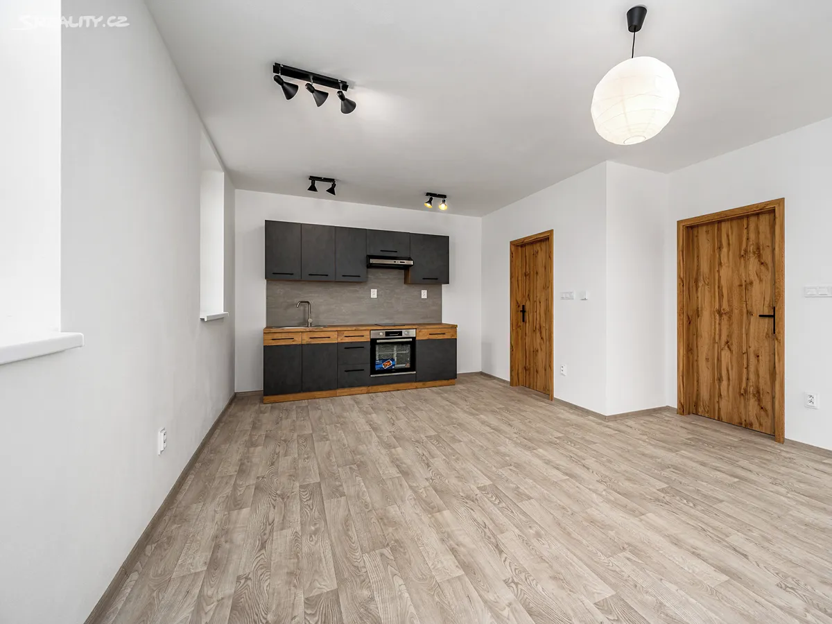 Prodej vícegeneračního domu 200 m², pozemek 151 m² – pohled 2