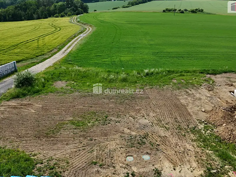 Prodej stavebního pozemku 897 m², Narysov – náhled fotky 2