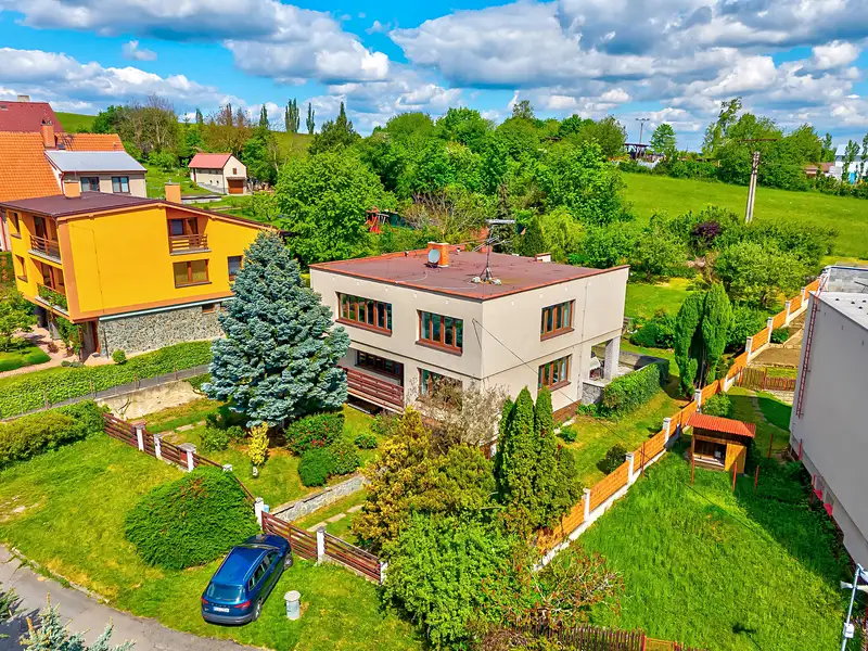 Prodej rodinného domu 246 m², pozemek 990 m², Sedlčany – náhled fotky 1