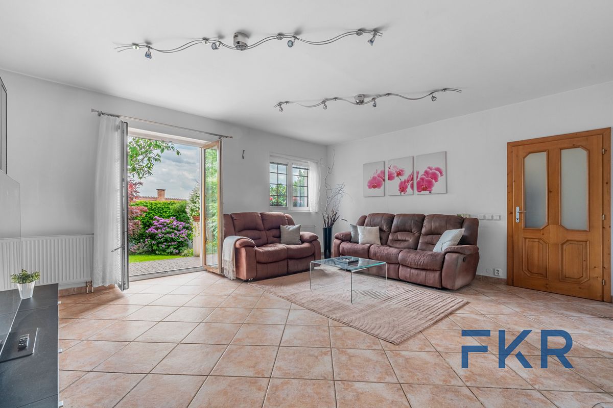 Prodej rodinného domu 242 m², pozemek 397 m² – fotografie 4