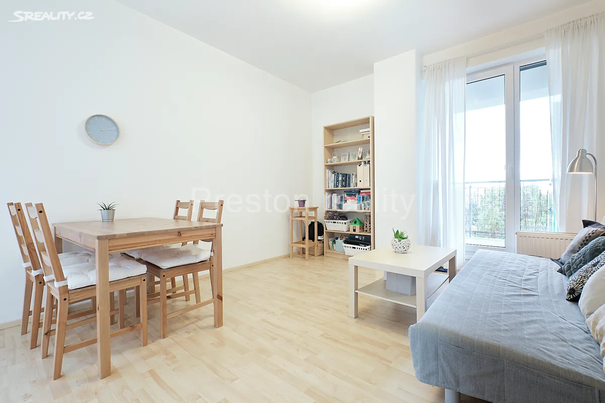 Prodej bytu 2+kk 48 m² – pohled 2