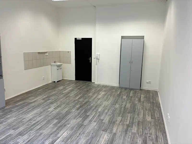 Pronájem kanceláře 30 m², Karlovy Vary – náhled fotky 2