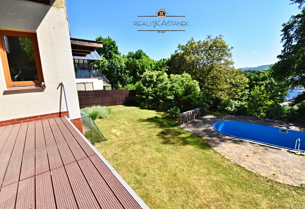 Prodej rodinného domu 249 m², pozemek 627 m² – fotografie 2