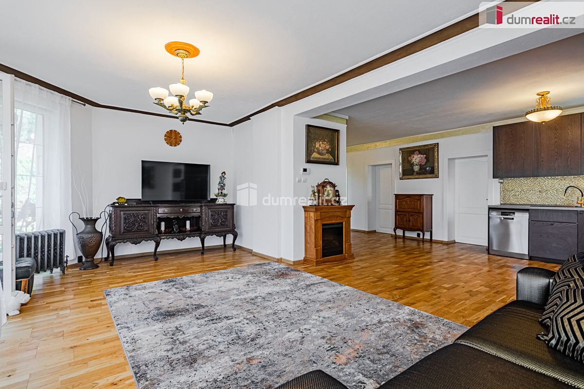 Prodej rodinného domu 260 m², pozemek 1250 m² – fotografie 5