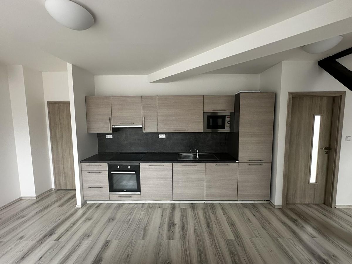 Pronájem bytu 2+kk 62 m² – fotografie 4