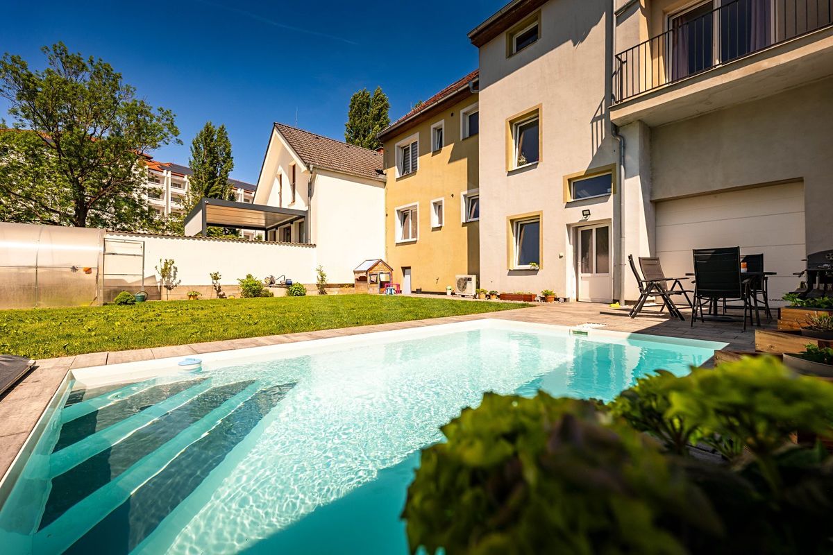 Prodej rodinného domu 333 m², pozemek 305 m² – fotografie 4