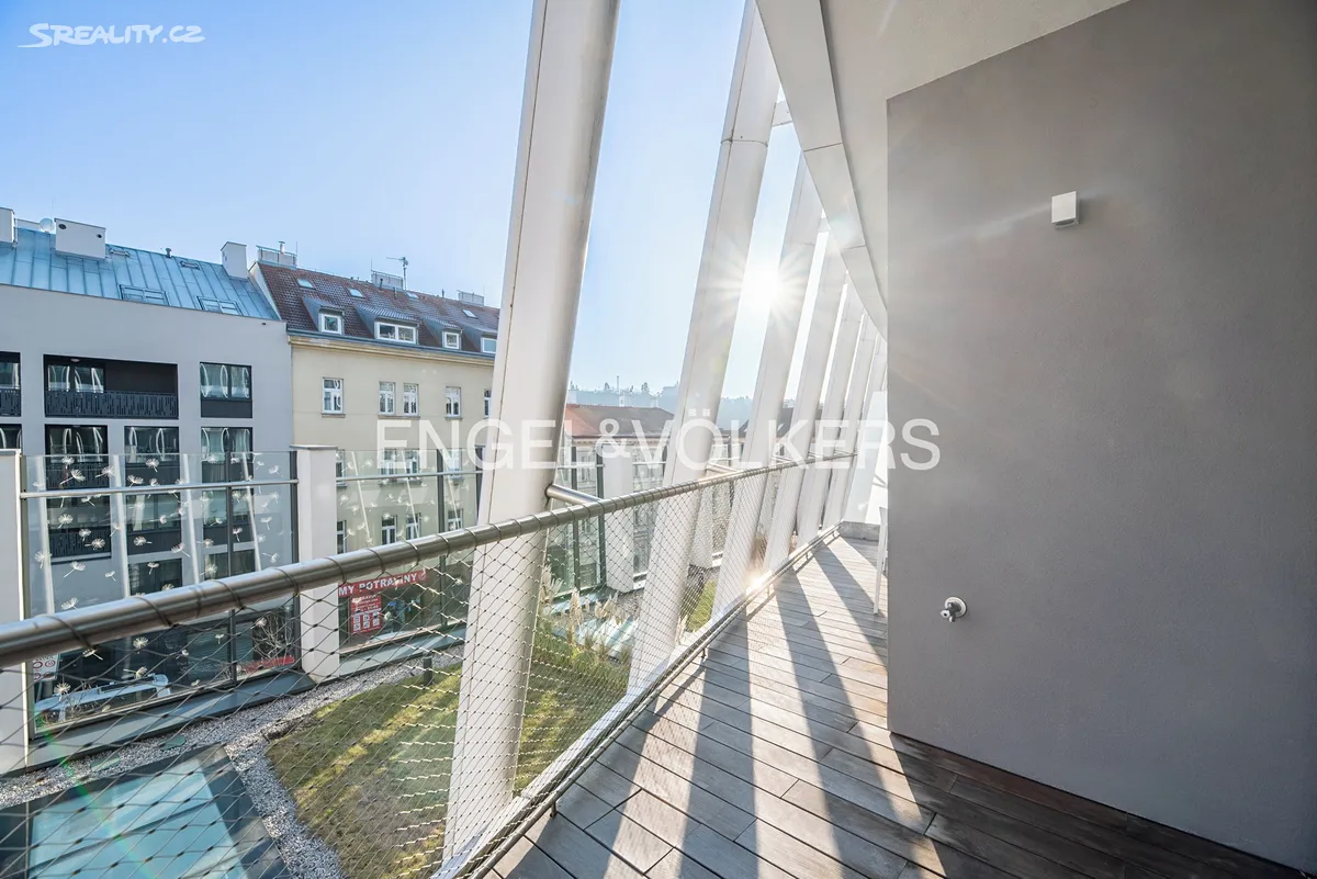 Pronájem bytu 2+kk 73 m² – pohled 3