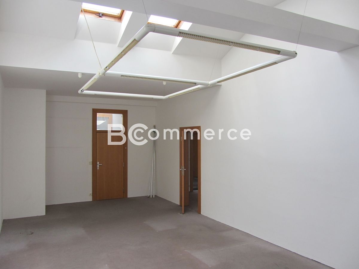 Pronájem kanceláře 61 m² – fotografie 2