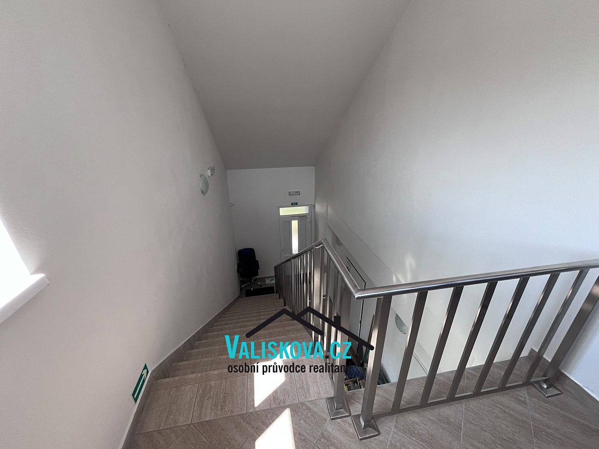 Pronájem kanceláře 300 m² – fotografie 3