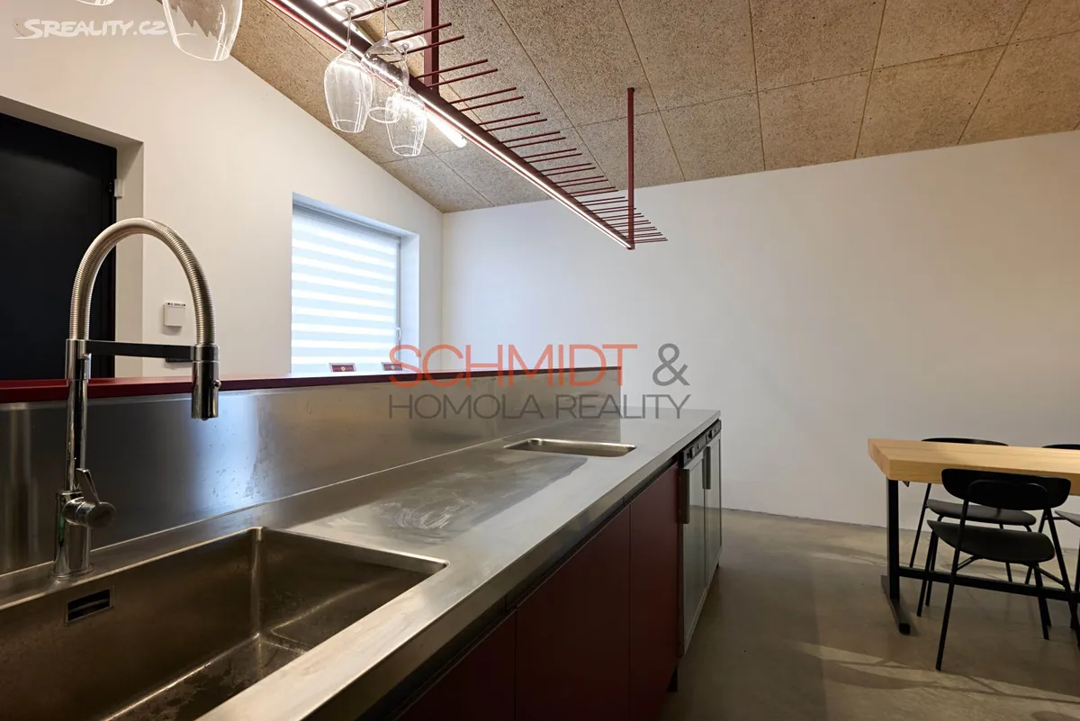 Pronájem obchodního prostoru 146 m² – pohled 4