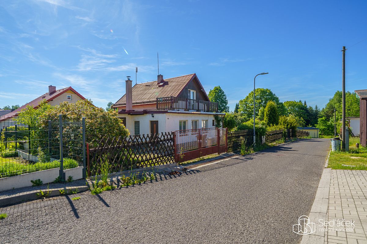 Prodej rodinného domu 300 m², pozemek 1019 m²