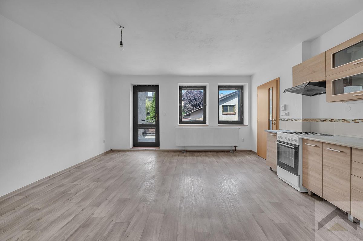 Prodej rodinného domu 295 m², pozemek 283 m² – fotografie 5
