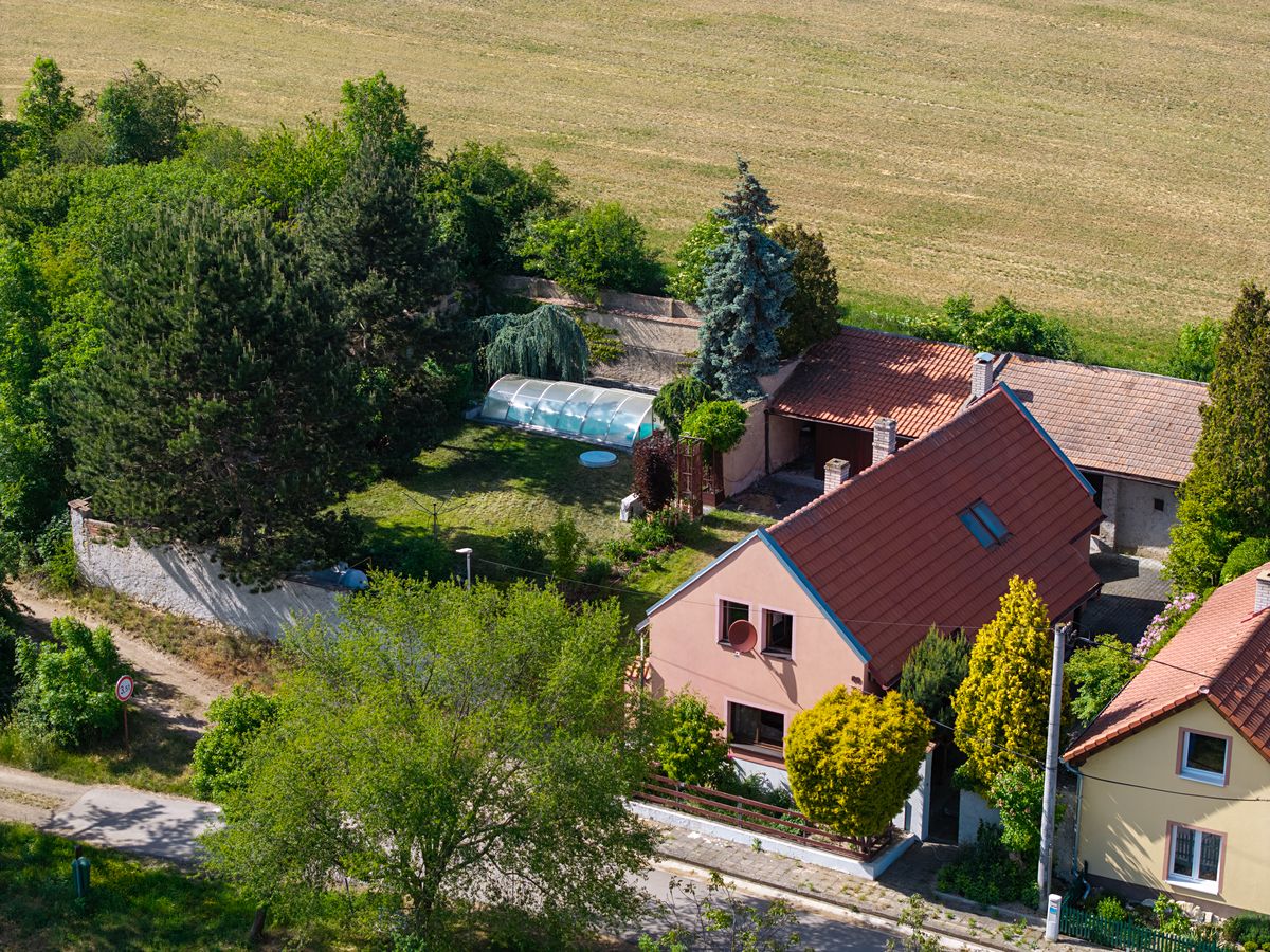 Prodej rodinného domu 192 m², pozemek 820 m² – fotografie 4