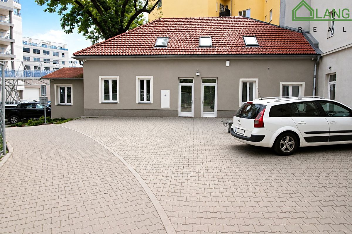 Pronájem garážového stání 15 m² – fotografie 3