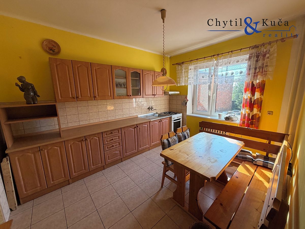 Prodej rodinného domu 200 m², pozemek 467 m² – fotografie 2