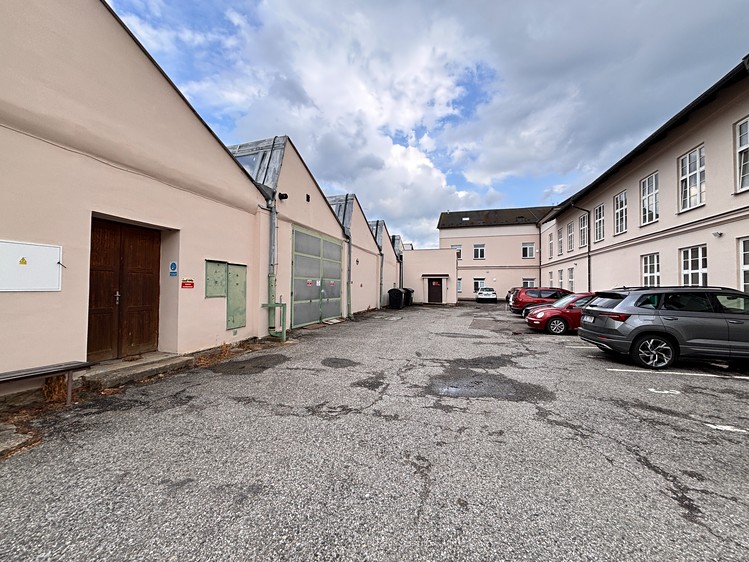 Gewerbefläche zur Miete, 694 m² (2 von 18)