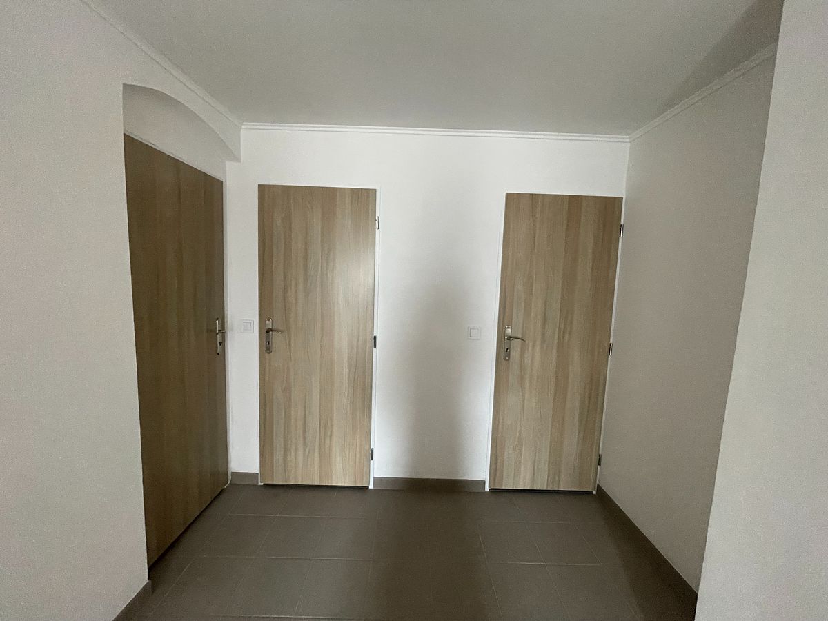 Pronájem obchodního prostoru 35 m² – fotografie 5