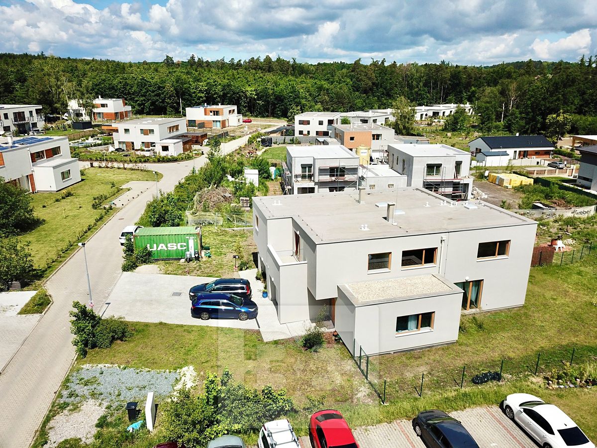 Prodej rodinného domu 181 m², pozemek 846 m² – fotografie 2