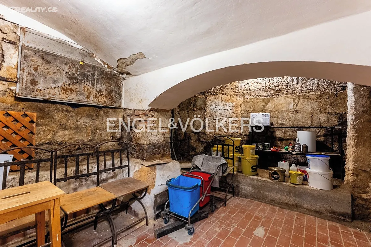 Pronájem komerční nemovitosti 198 m² - Więcej