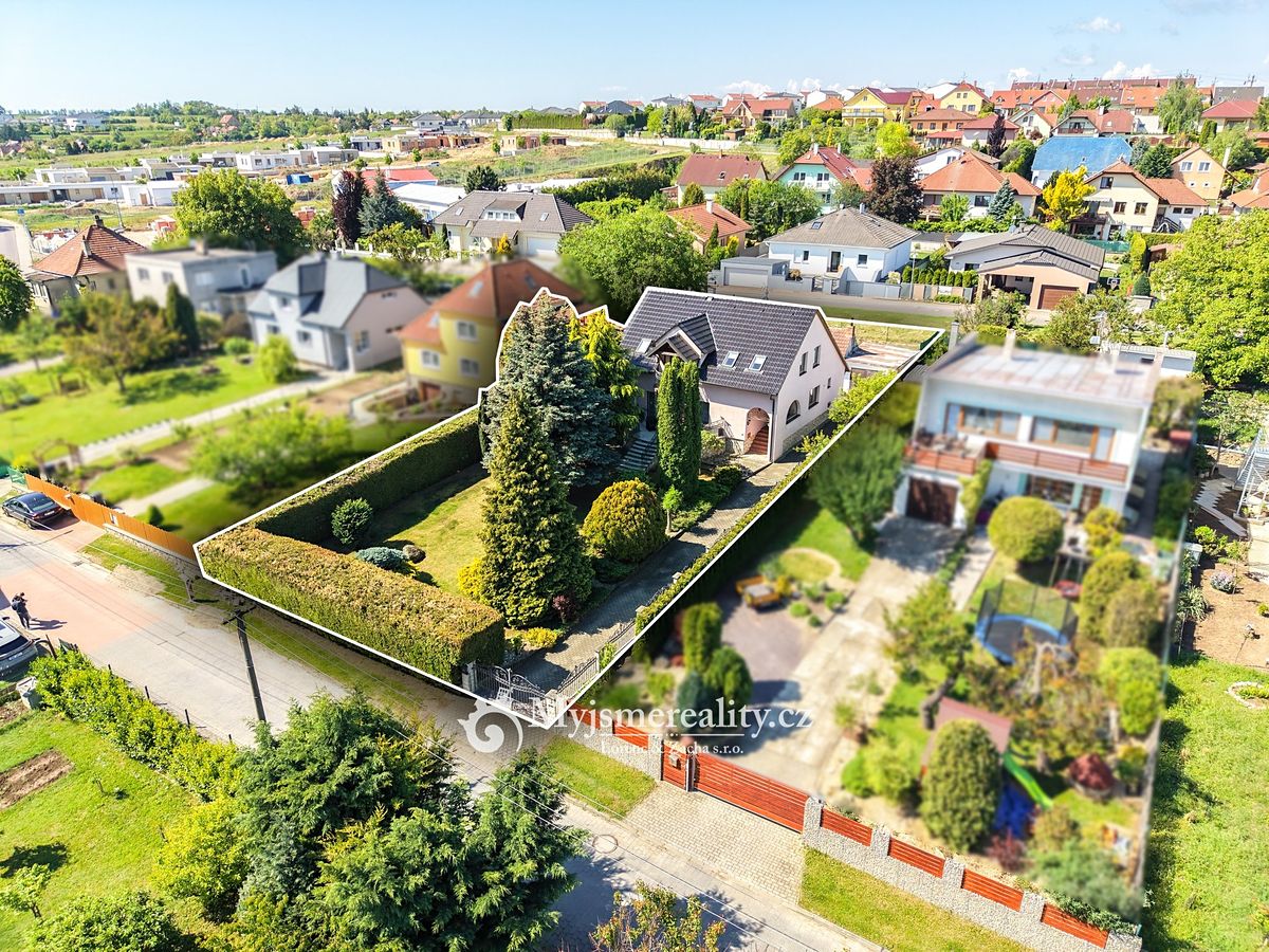 Prodej rodinného domu 240 m², pozemek 1139 m² – fotografie 2