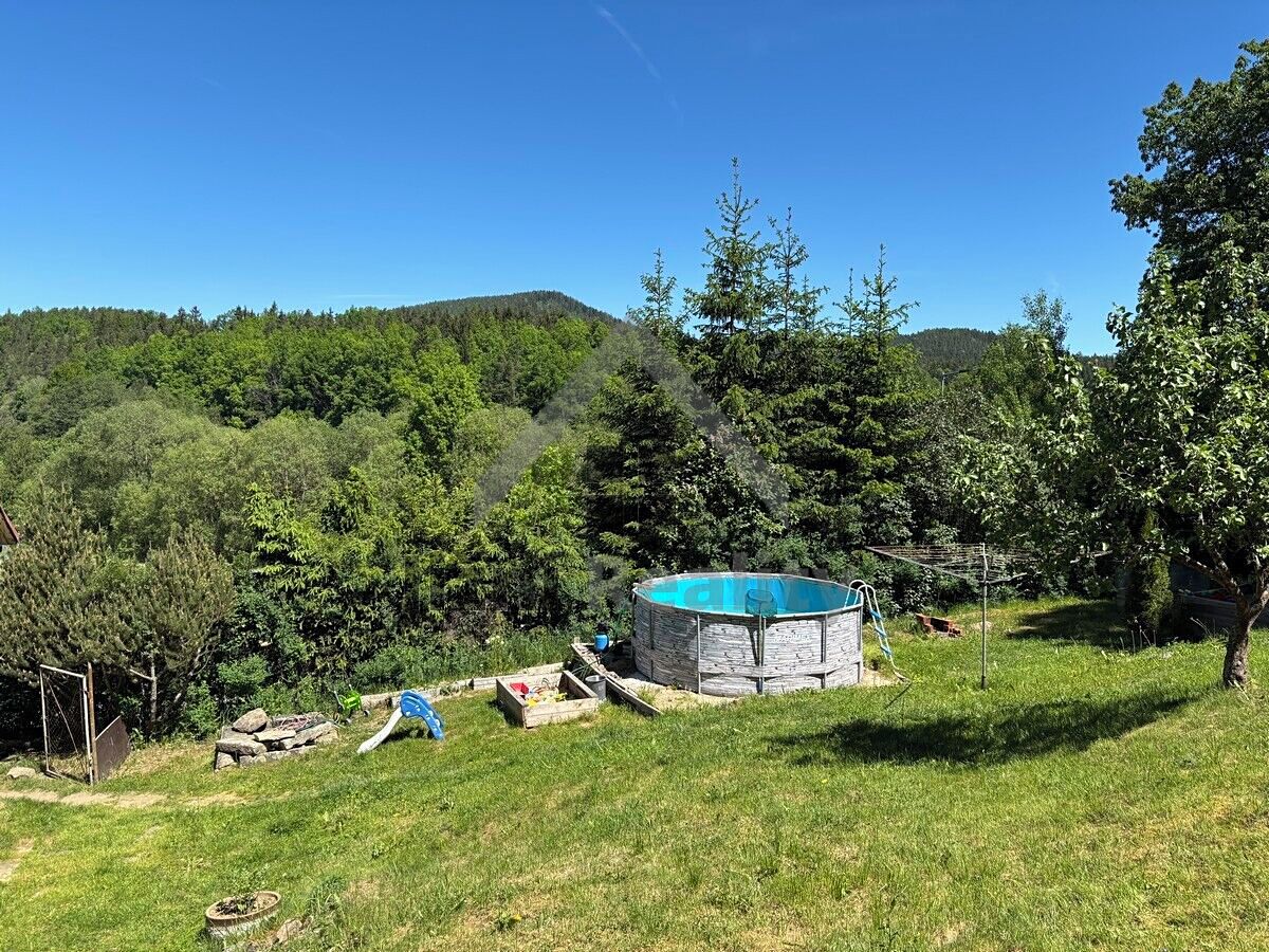 Prodej rodinného domu 180 m², pozemek 1231 m² – fotografie 2