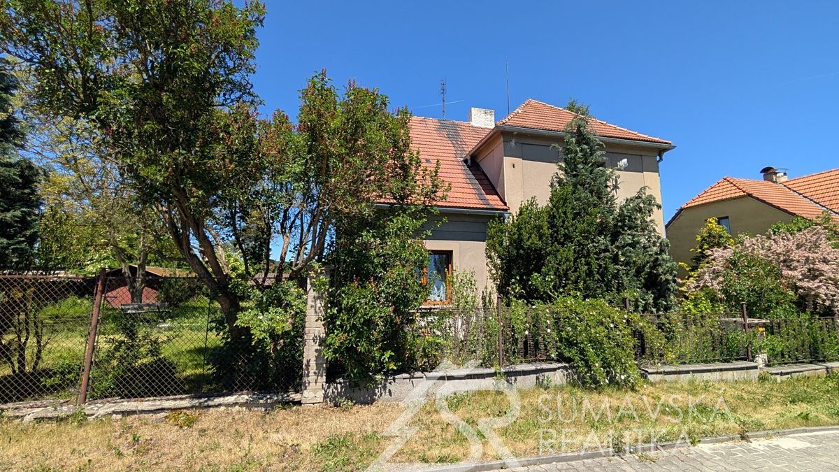 Prodej rodinného domu 1020 m², pozemek 1065 m² – fotografie 3
