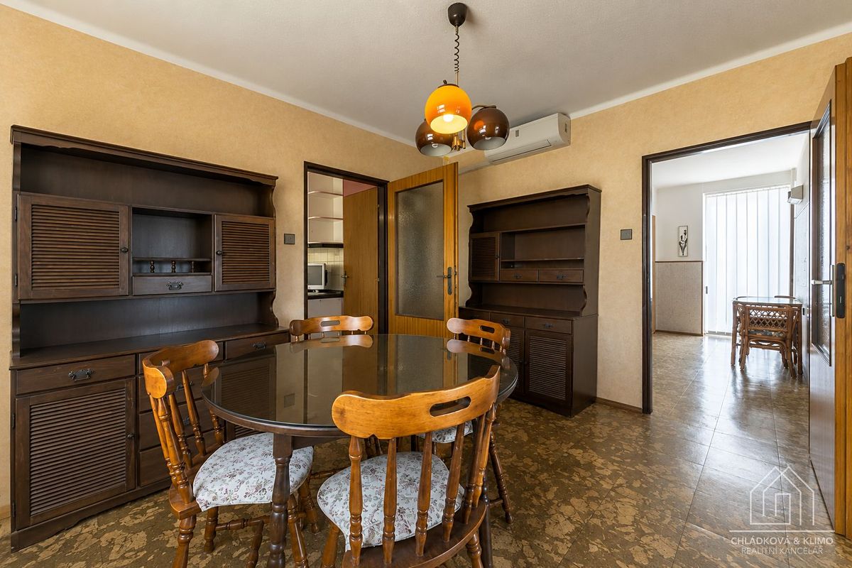 Prodej rodinného domu 337 m², pozemek 564 m² – fotografie 5