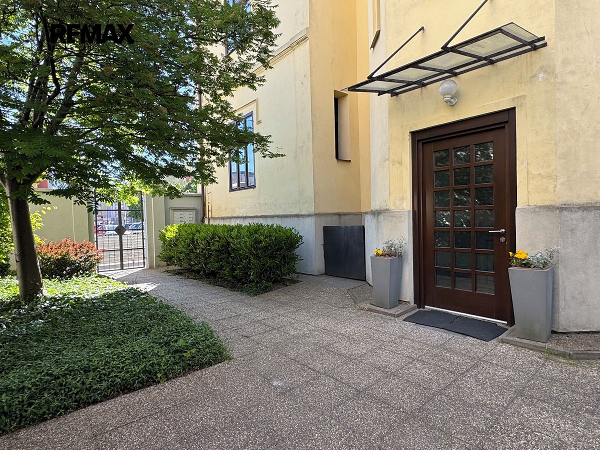 Pronájem kanceláře 14 m² – fotografie 2