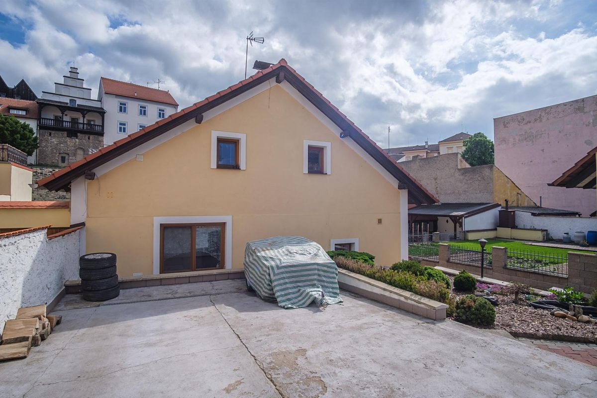 Prodej rodinného domu 245 m², pozemek 1198 m² – fotografie 3