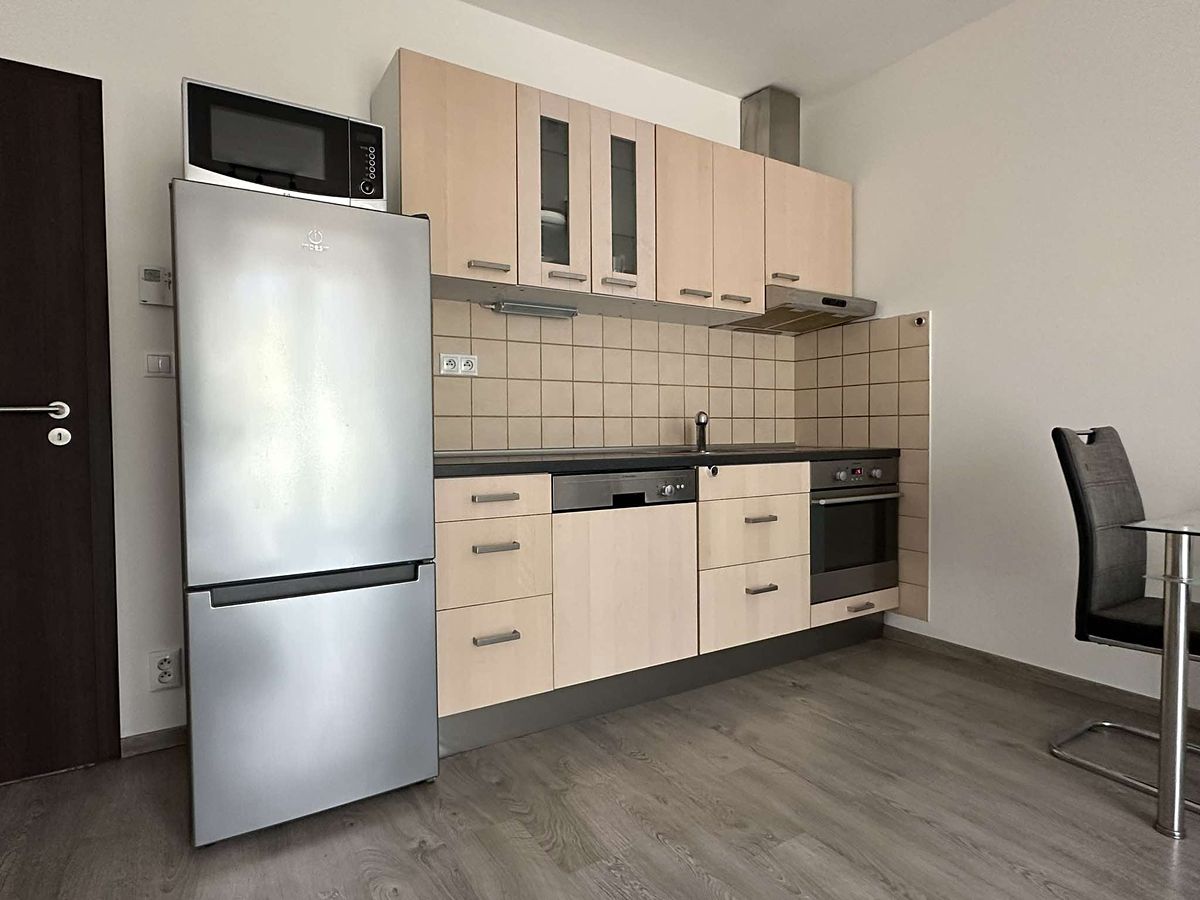 Pronájem bytu 2+kk 56 m² – fotografie 2