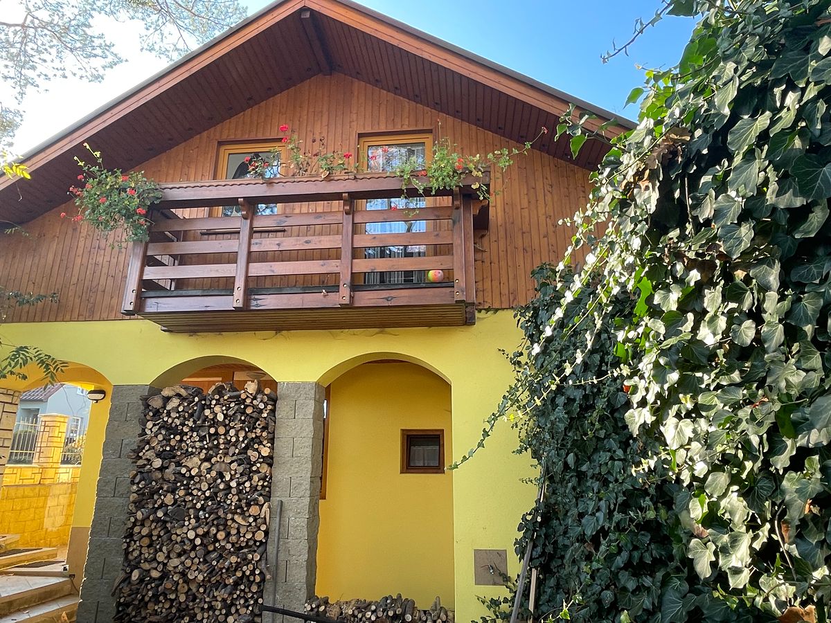 Prodej vícegeneračního domu 205 m², pozemek 1851 m² – fotografie 2