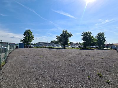 Pronájem komerčního pozemku 1000 m²