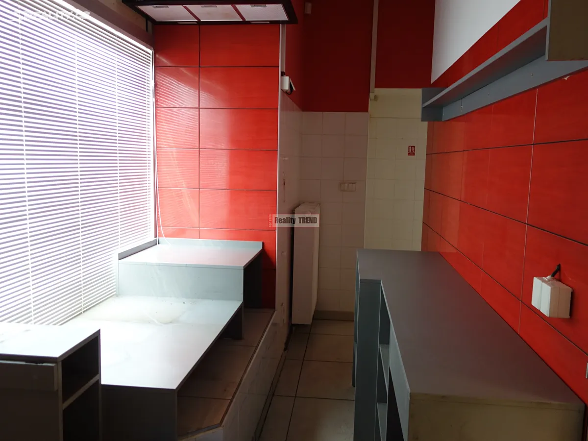 Pronájem obchodního prostoru 100 m² – pohled 3