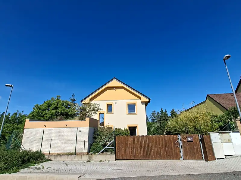 Prodej rodinného domu 200 m², pozemek 900 m², Hostouň – náhled fotky 2