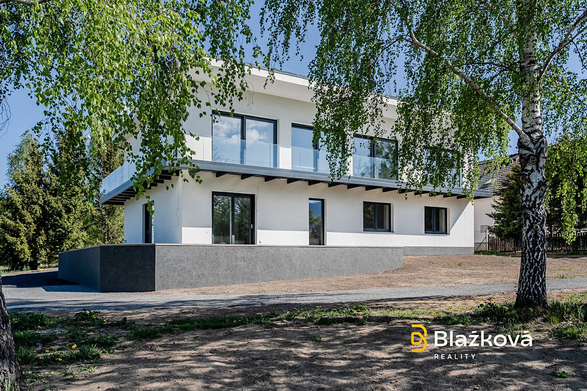 Prodej rodinného domu 330 m², pozemek 4813 m² – fotografie 2