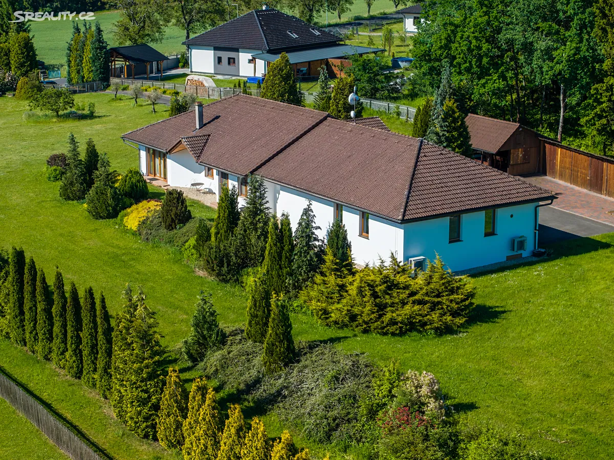 Prodej rodinného domu 240 m², pozemek 10670 m², Pavlov