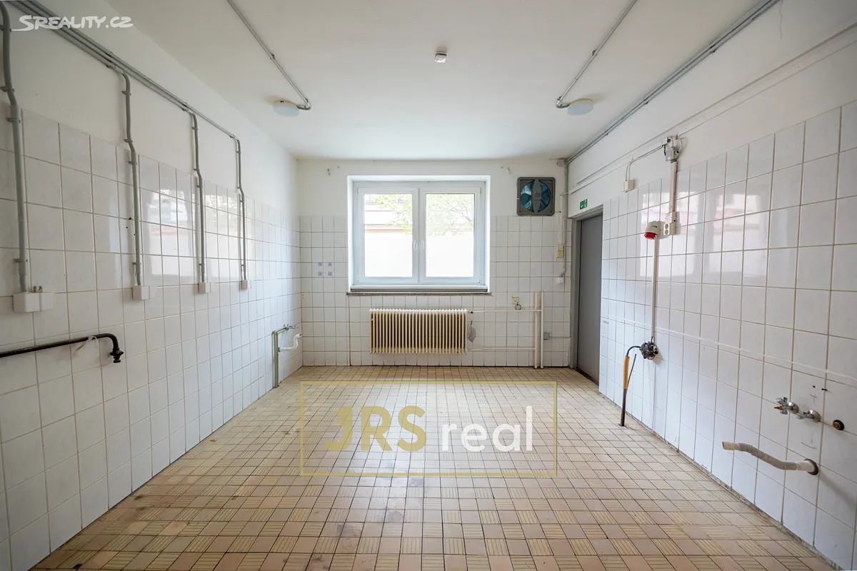 Pronájem obchodního prostoru 143 m² – pohled 3