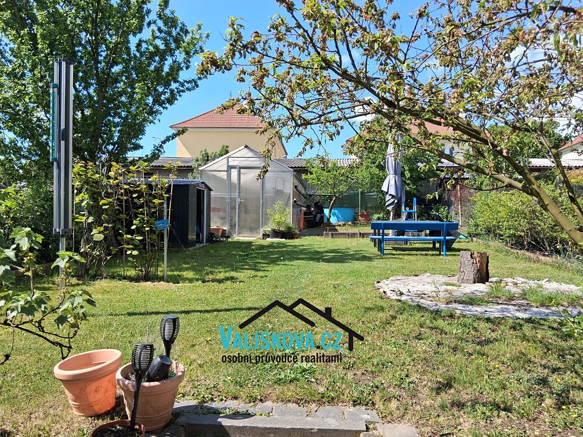 Prodej vícegeneračního domu 220 m², pozemek 434 m² – fotografie 2