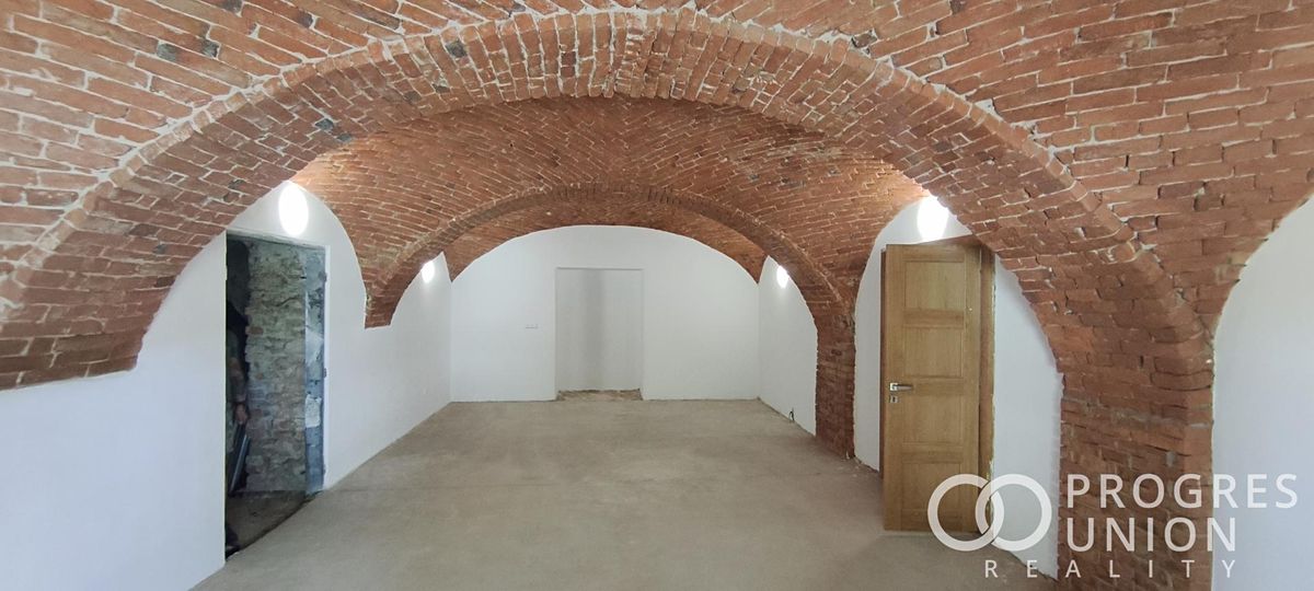 Pronájem skladového prostoru 330 m²