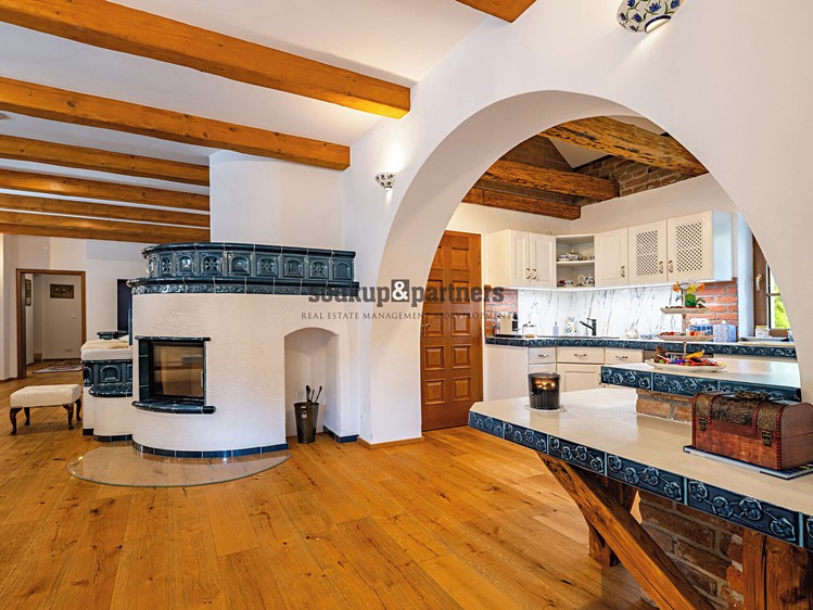 Prodej domu, 1 079 m² (2 z 27)