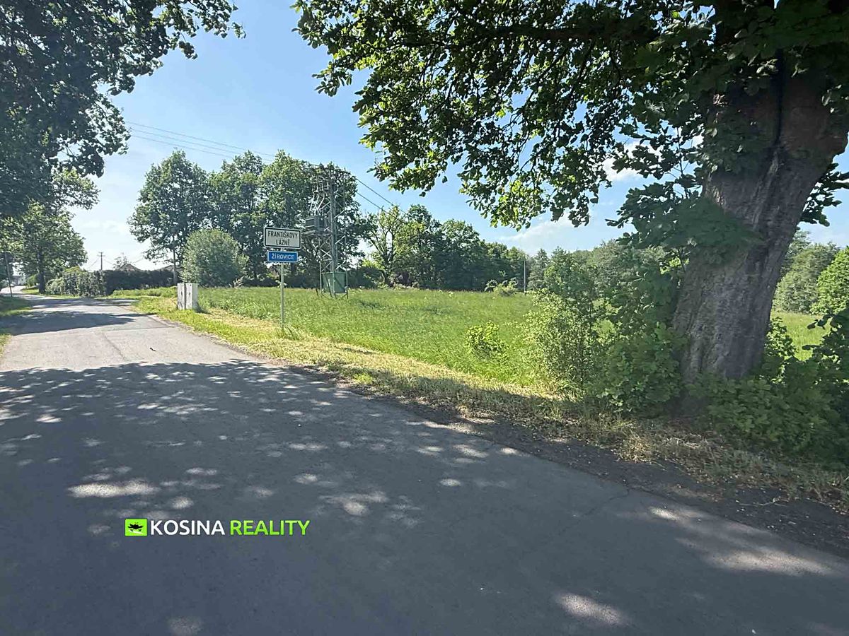 Prodej stavebního pozemku 3240 m² – fotografie 2