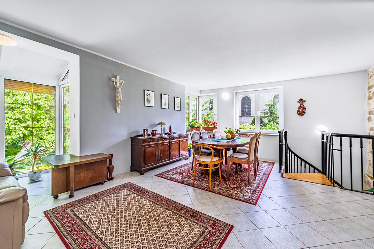 Prodej rodinného domu 300 m², pozemek 1430 m² – fotografie 3