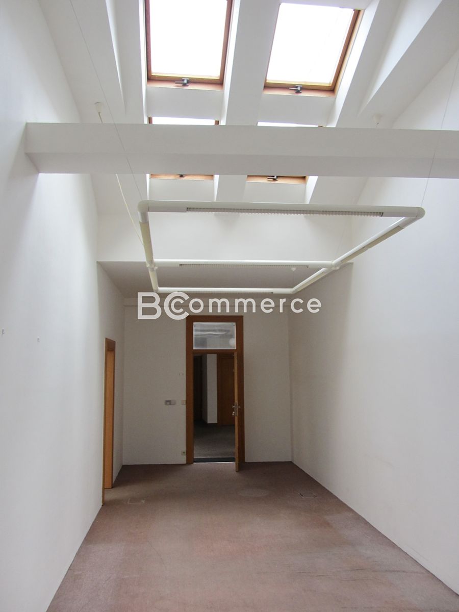 Pronájem kanceláře 61 m² – fotografie 3