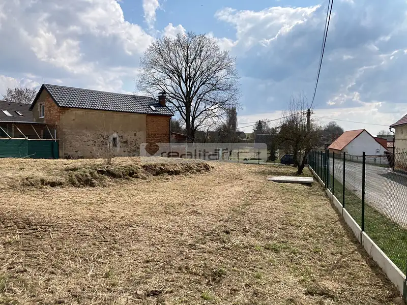Prodej stavebního pozemku 936 m², Líšťany – náhled fotky 3