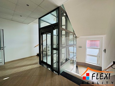 Pronájem kanceláře 241 m²