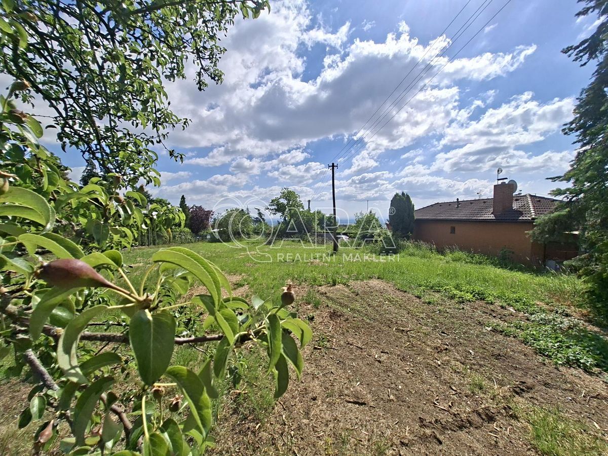 Prodej stavebního pozemku 2345 m² – fotografie 2