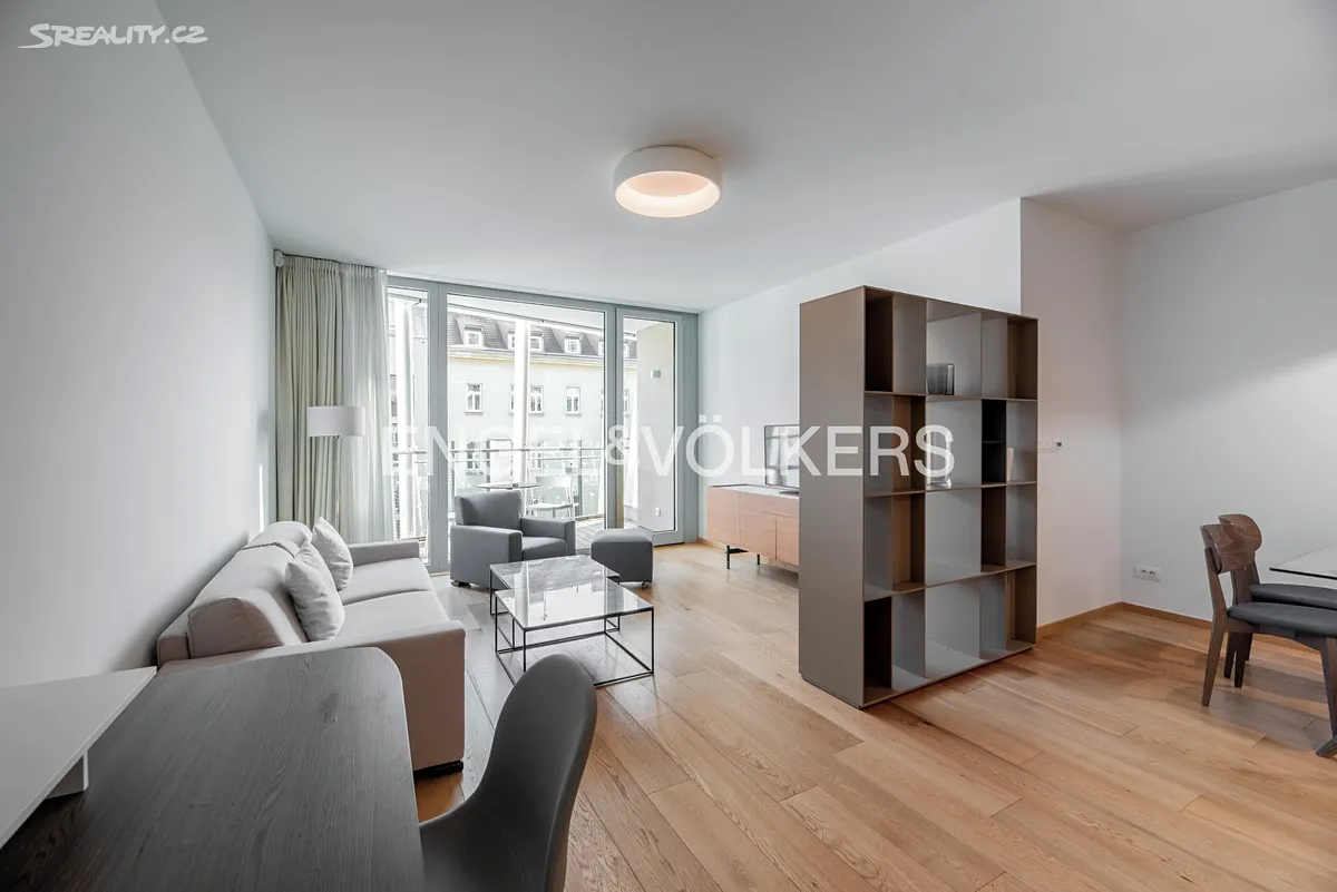 Pronájem bytu 2+kk 73 m² – pohled 2