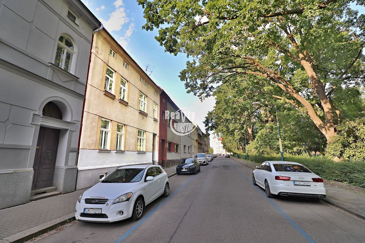 Prodej rodinného domu 199 m², pozemek 69 m² – fotografie 3