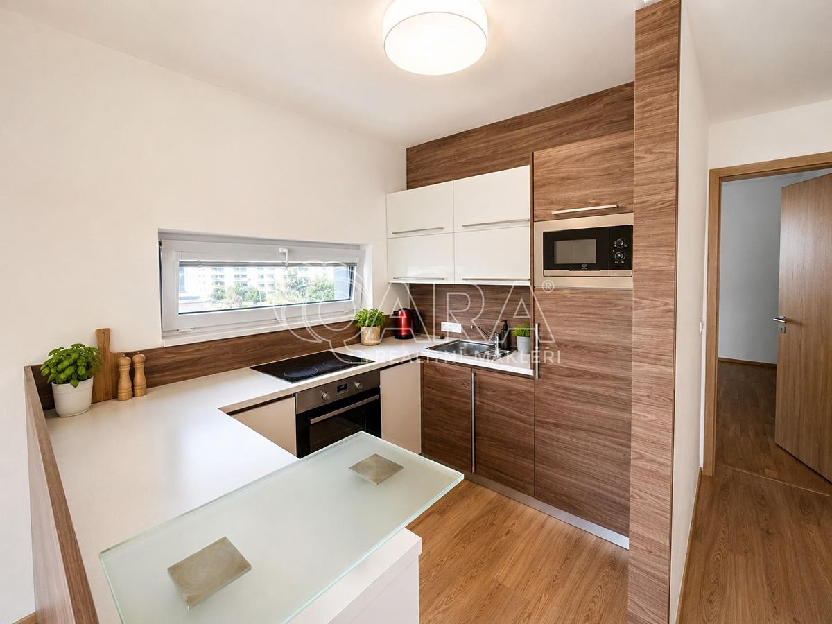 Pronájem bytu 3+kk 72 m²